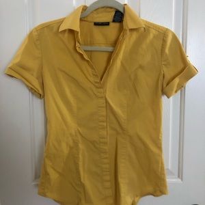 Short sleeve button down, yellow